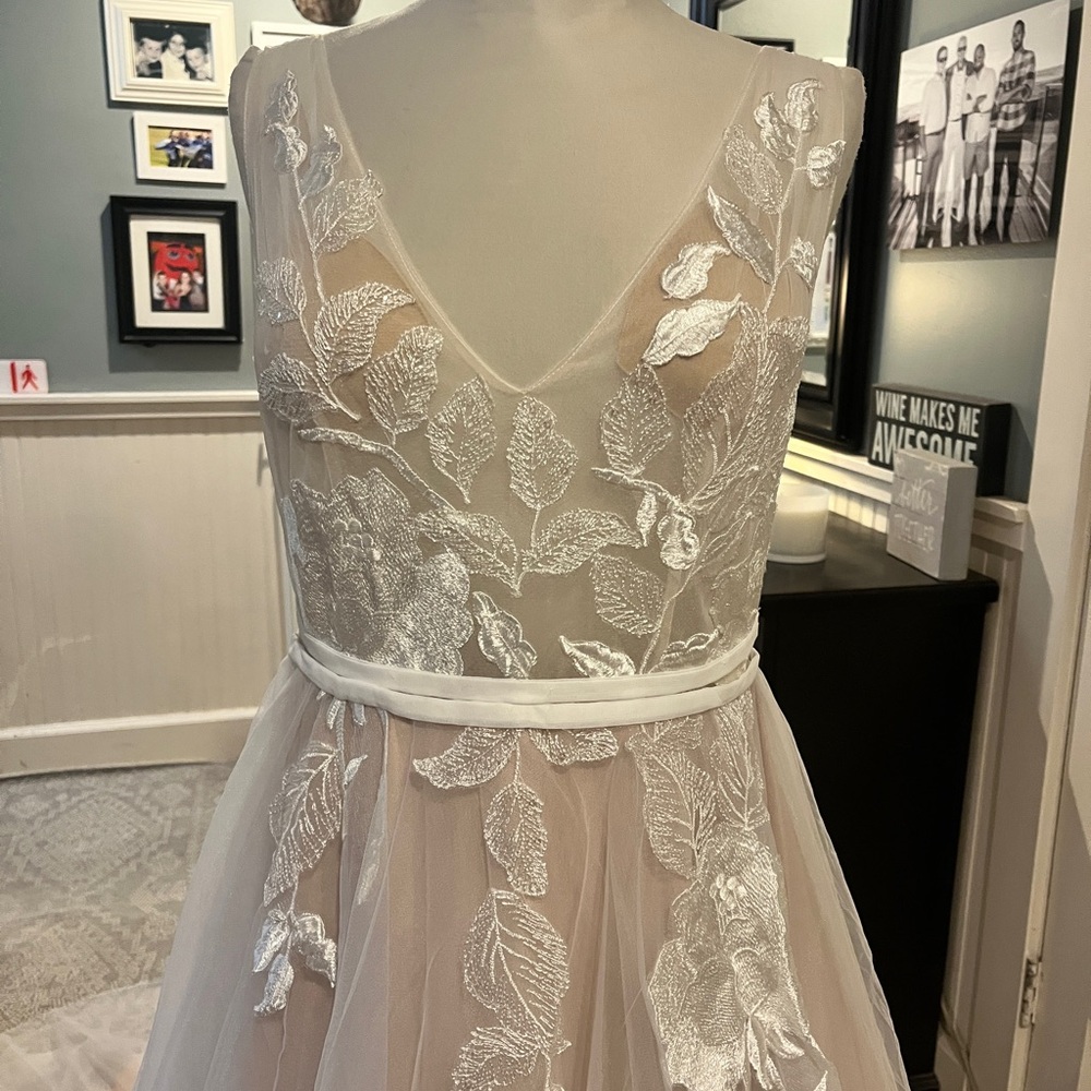 White Floral Lace Wedding Dress